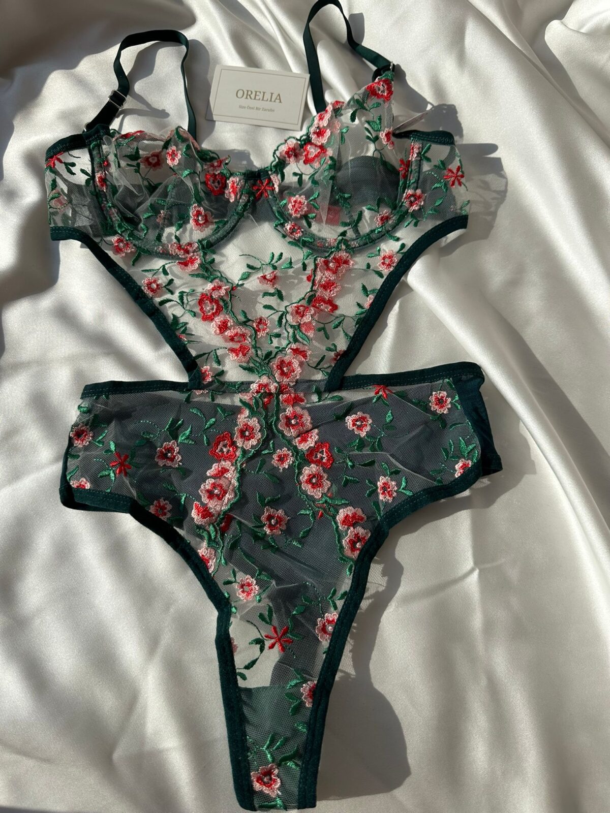 Zümrüt Yeşili Nakışlı Body 2